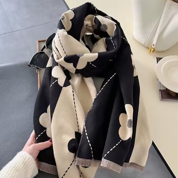 Designer Style 🆕 Cashmere Scarf Large Shawl Wrap Poncho Warm Soft Stunning NIB - Picture 7 of 17